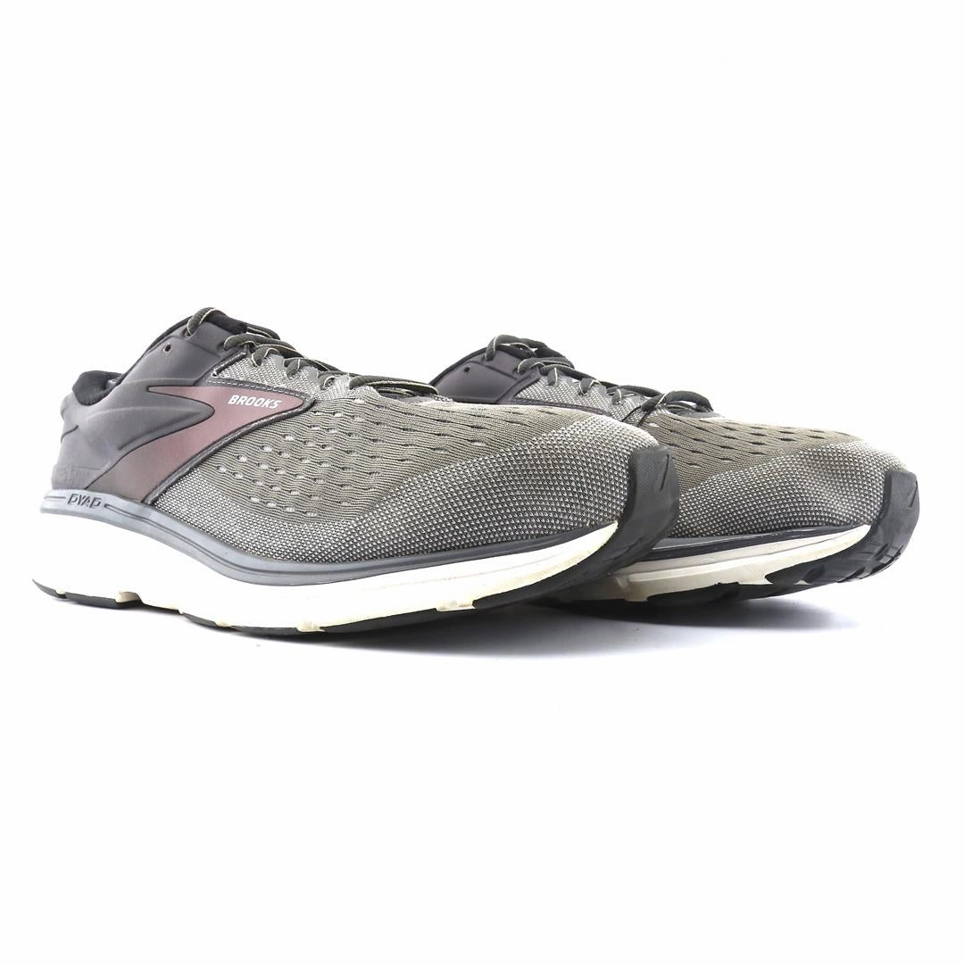 BROOKS DYAD 11 performance running shoe visuals