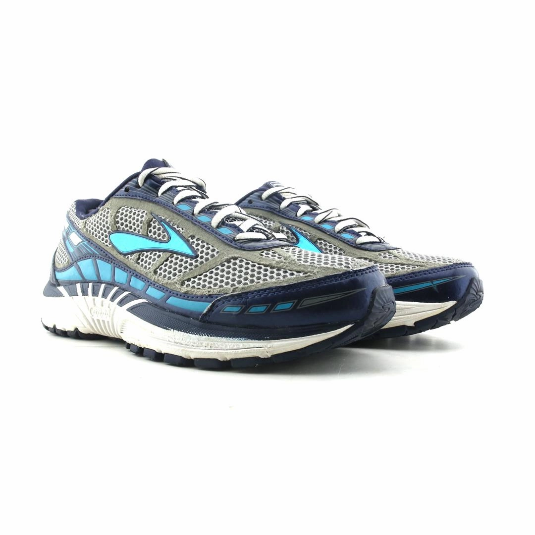 BROOKS DYAD 8 Brooks running shoe close-ups