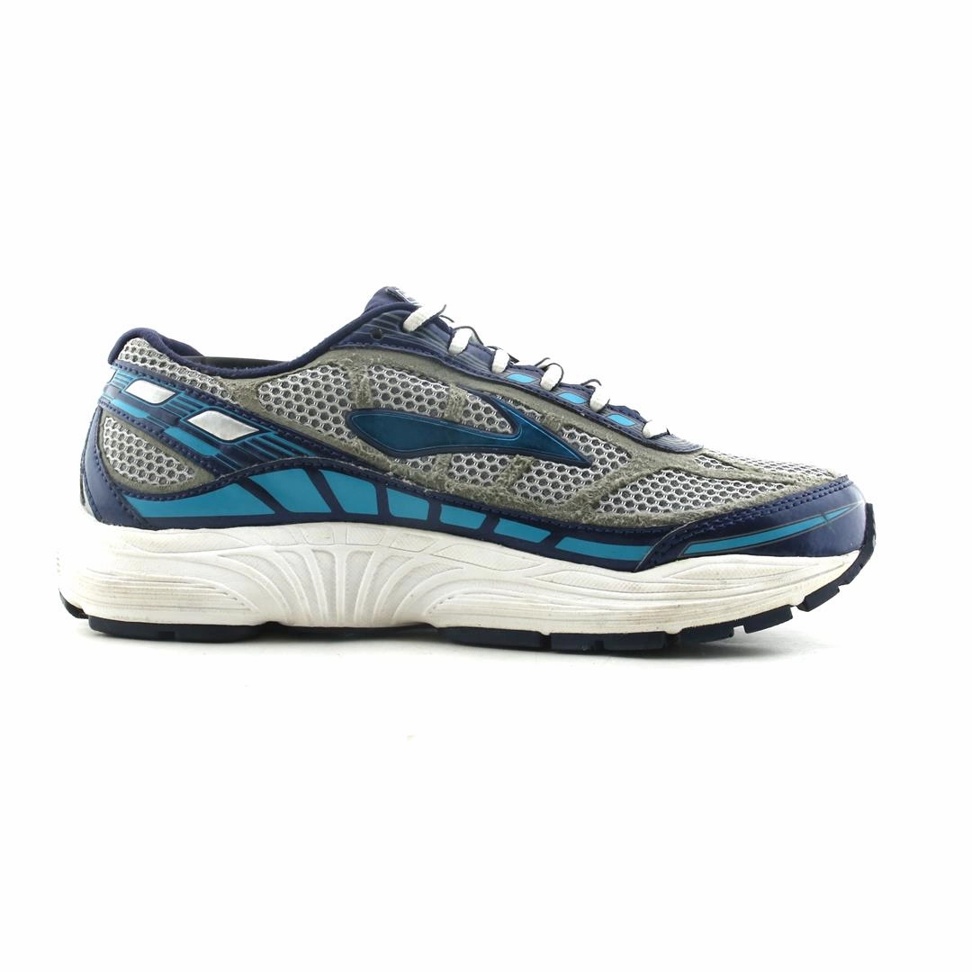 BROOKS DYAD 8 Brooks running shoe close-ups
