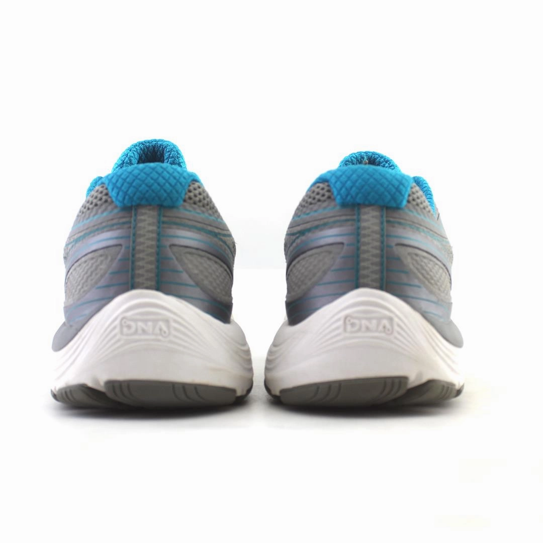 BROOKS DYAD 9 Brooks running shoe close-ups