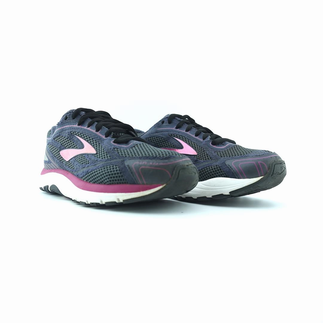 BROOKS DYAD 9 Brooks trainer design images