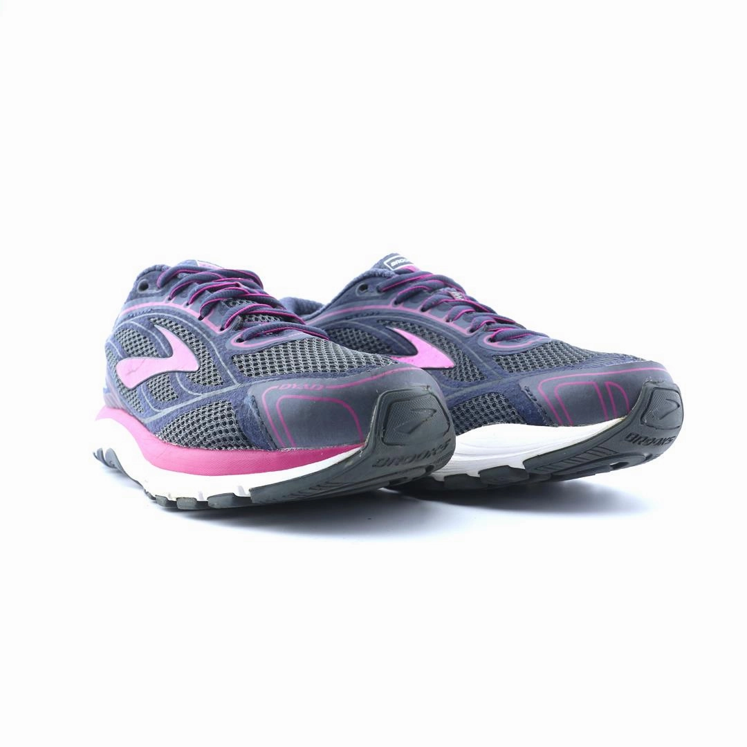 BROOKS DYAD 9 performance running shoe visuals