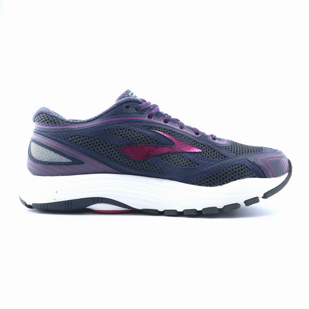 BROOKS DYAD 9 performance running shoe visuals
