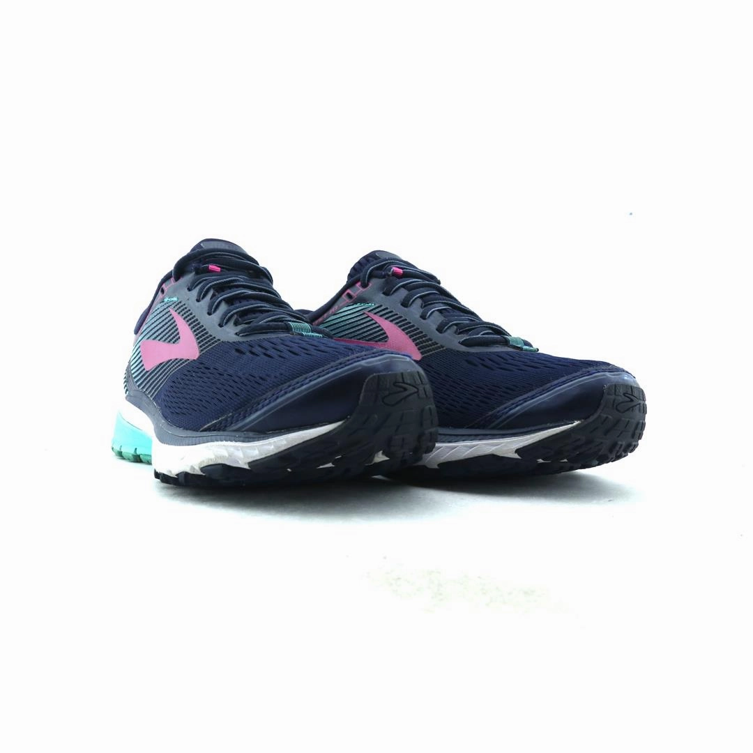BROOKS GHOST 10 performance running shoe visuals