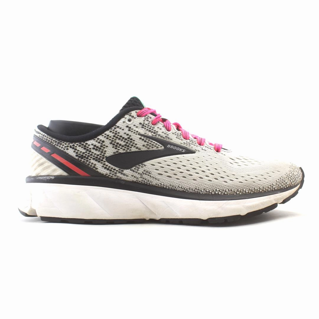 BROOKS GHOST 11 Brooks running footwear shots