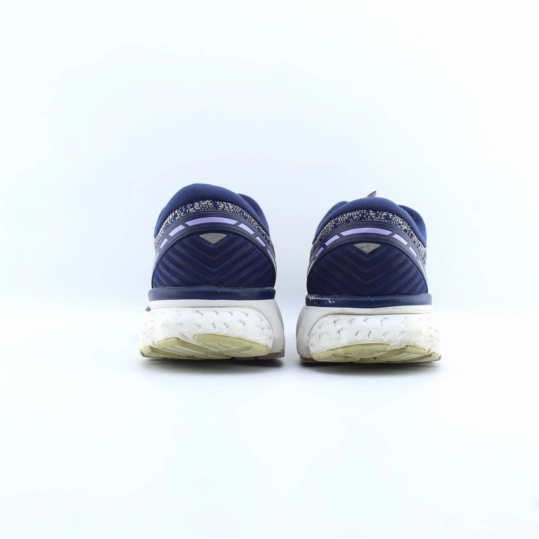 BROOKS GHOST 11 lightweight running shoe photos