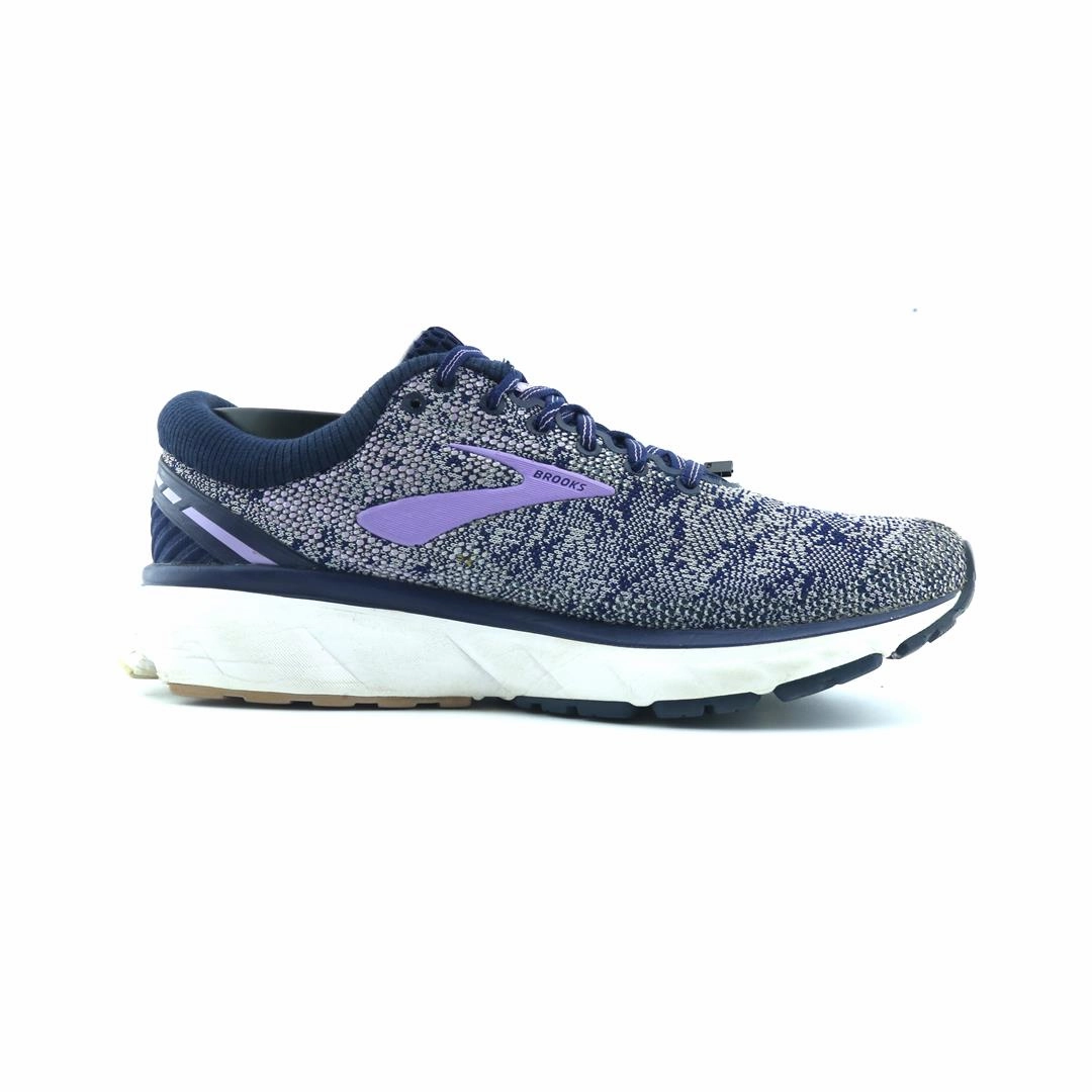 BROOKS GHOST 11 performance running shoe visuals