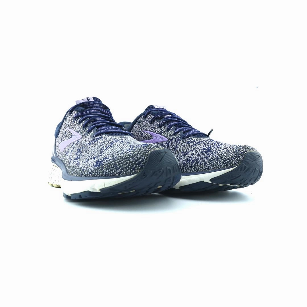 BROOKS GHOST 11 performance running shoe visuals