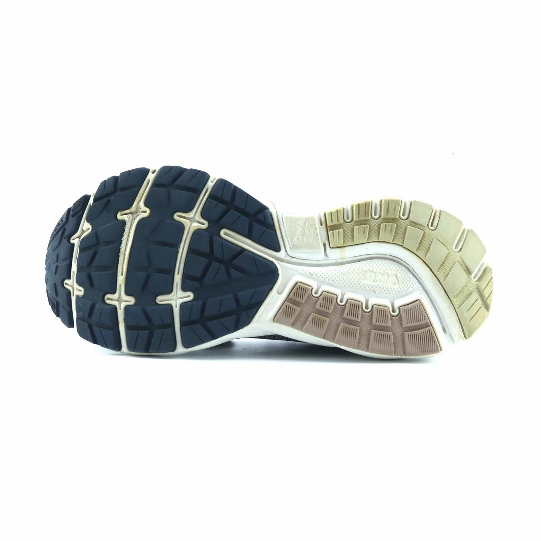 BROOKS GHOST 11 performance running shoe visuals