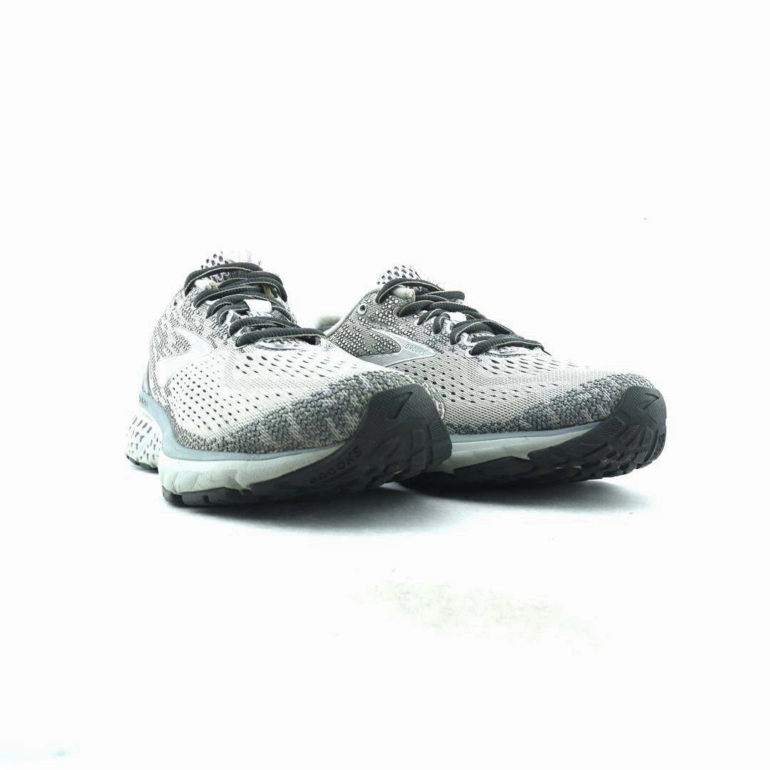 BROOKS GHOST 11 performance running shoe visuals