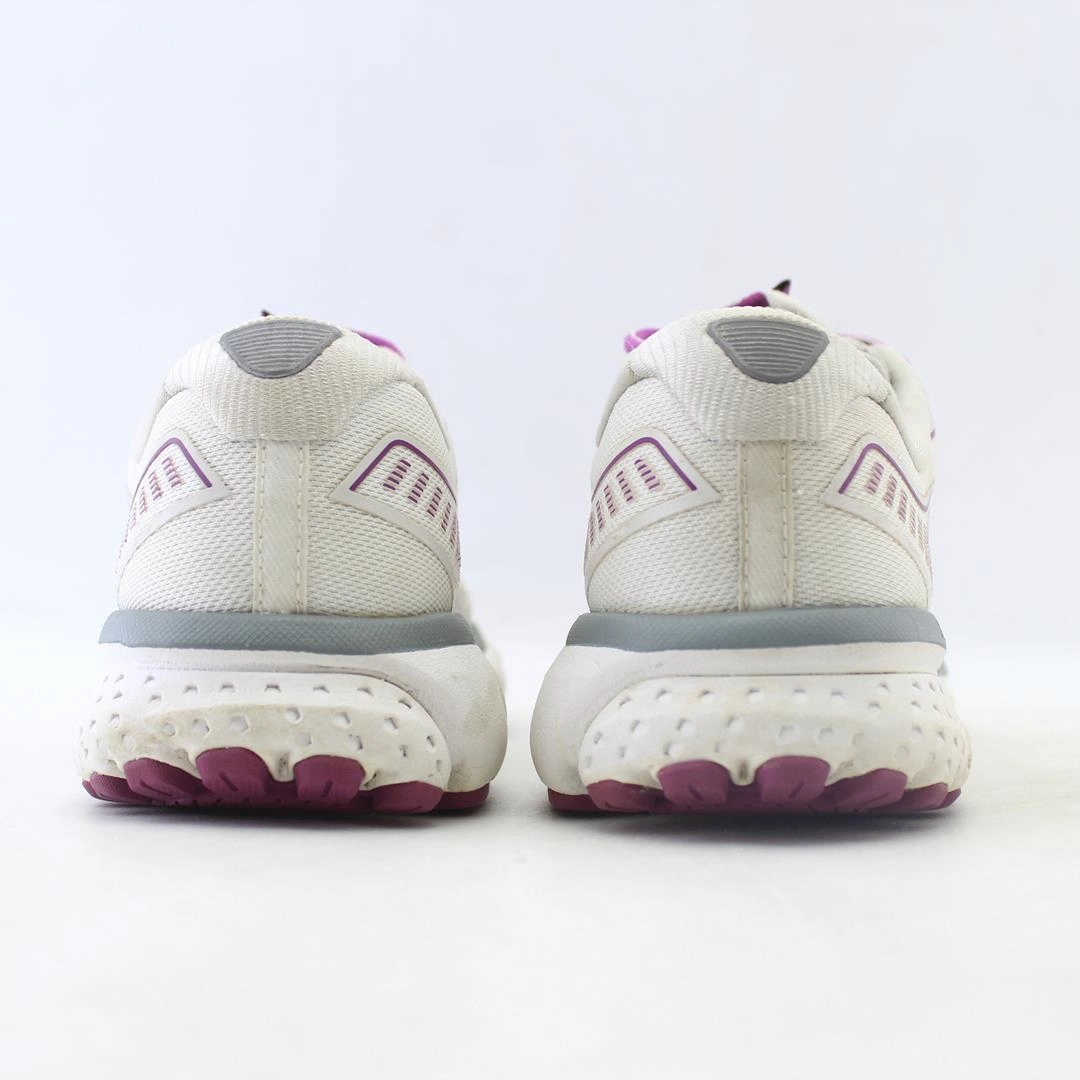 BROOKS GHOST 12 Brooks running footwear shots