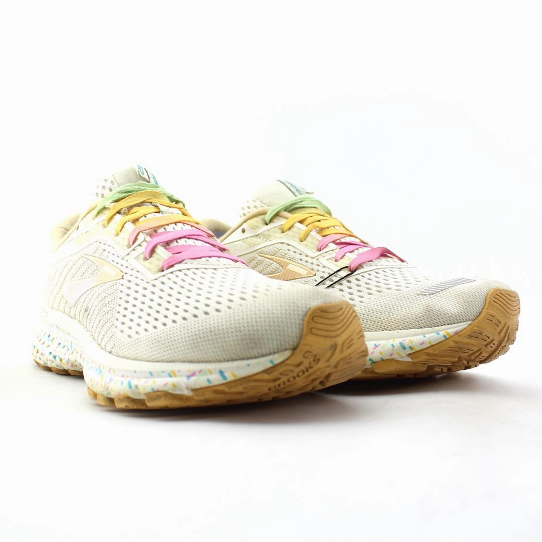 BROOKS GHOST 12 Brooks running footwear shots