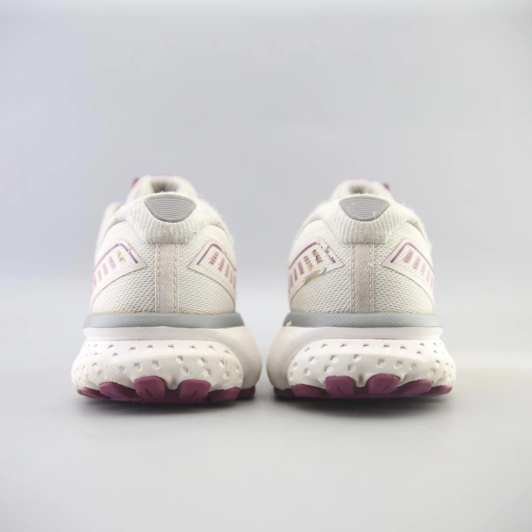 BROOKS GHOST 12 Brooks running footwear shots