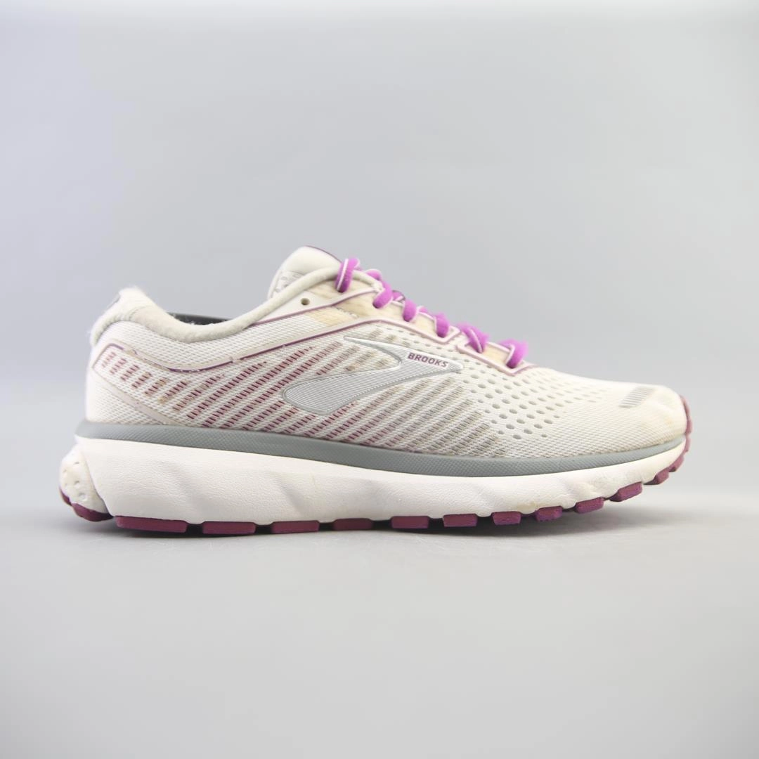 BROOKS GHOST 12 Brooks running footwear shots