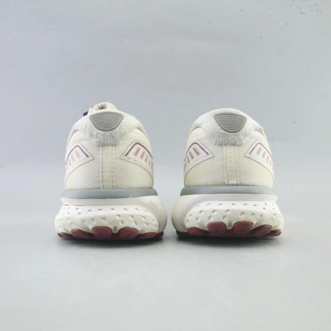 BROOKS GHOST 12 Brooks running shoe close-ups