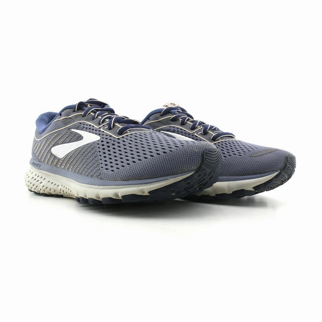 BROOKS GHOST 12 Brooks running shoe close-ups