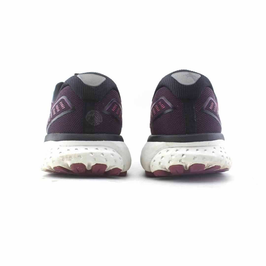 BROOKS GHOST 12 Brooks running shoe close-ups