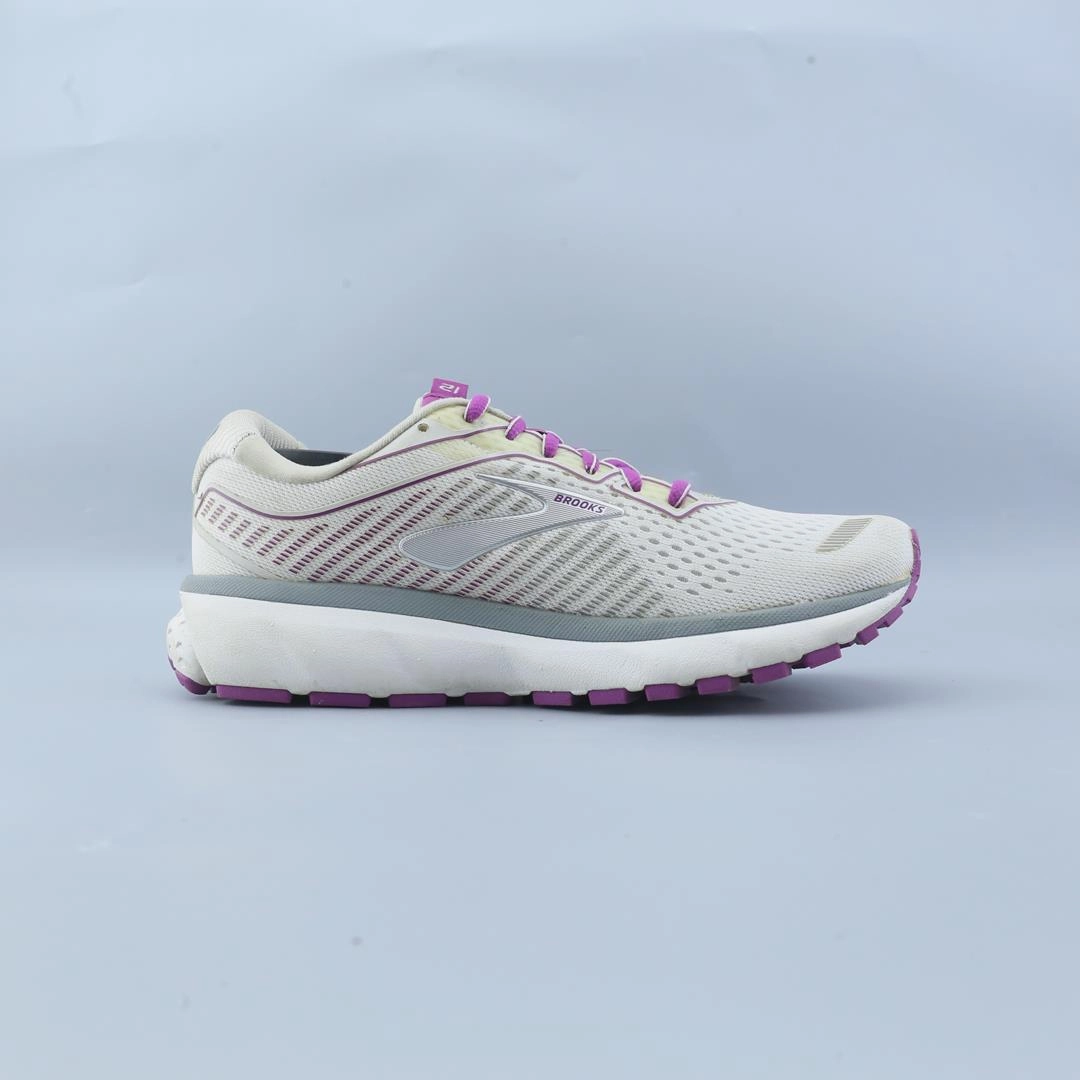 BROOKS GHOST 12 lightweight running shoe photos