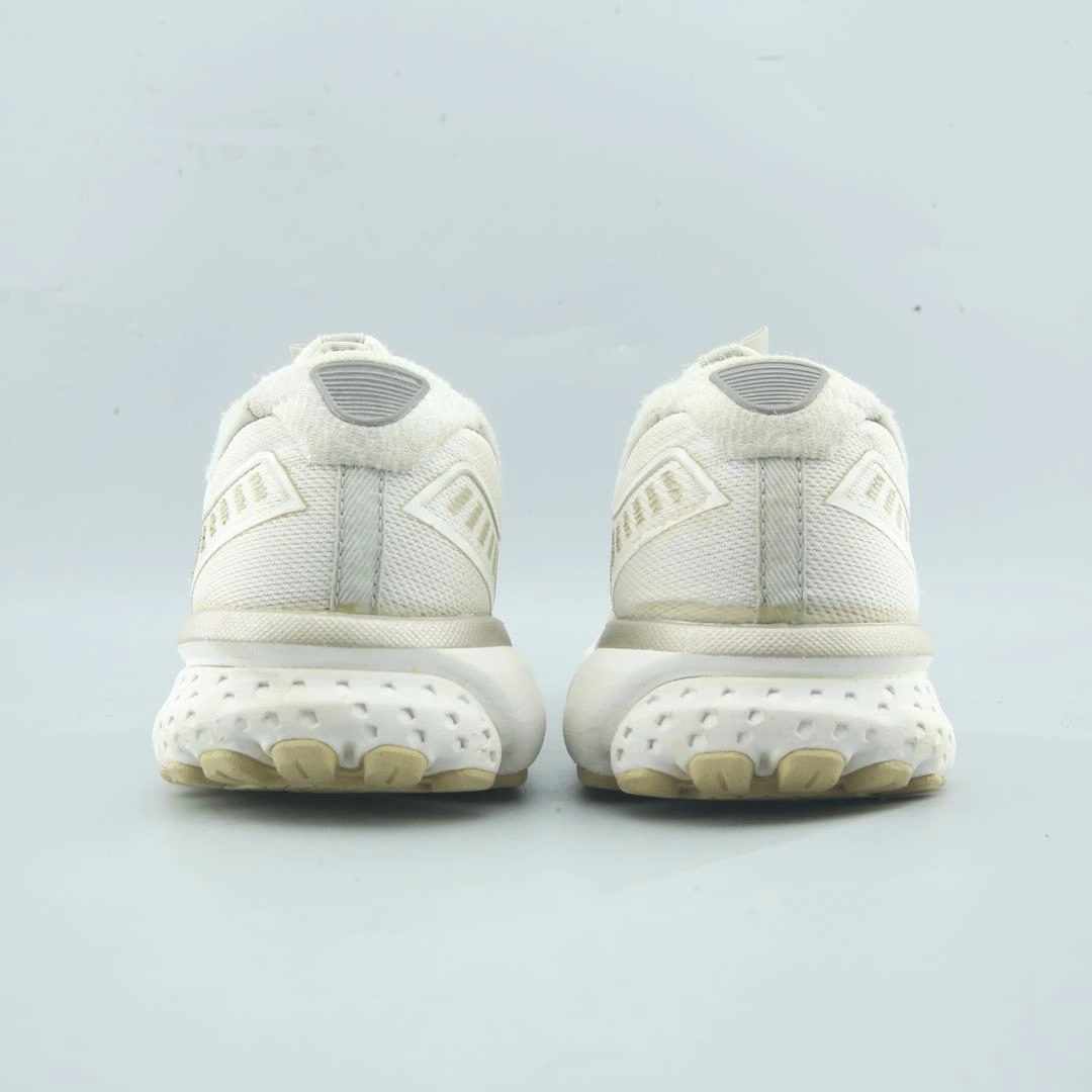 BROOKS GHOST 12 lightweight running shoe photos