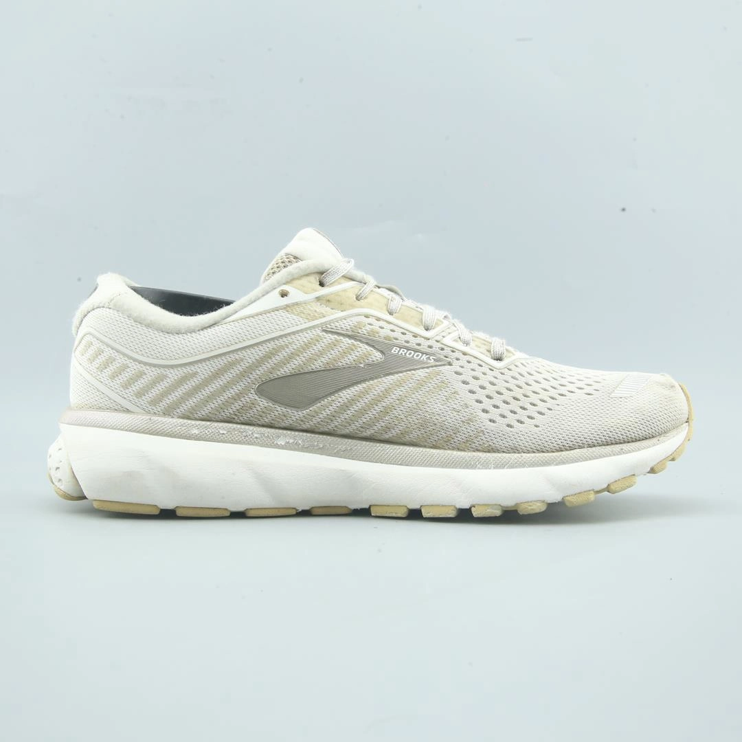 BROOKS GHOST 12 lightweight running shoe photos
