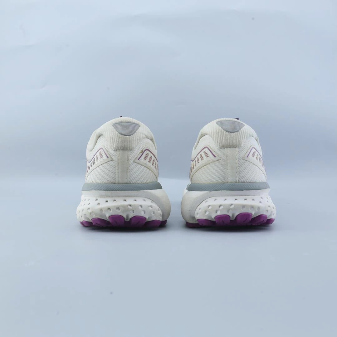 BROOKS GHOST 12 lightweight running shoe photos