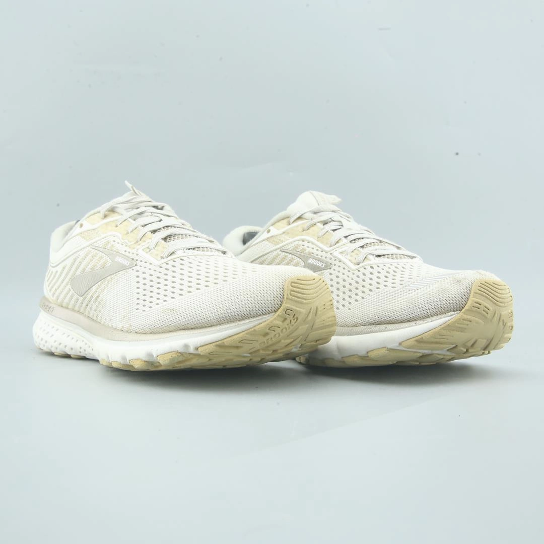 BROOKS GHOST 12 lightweight running shoe photos