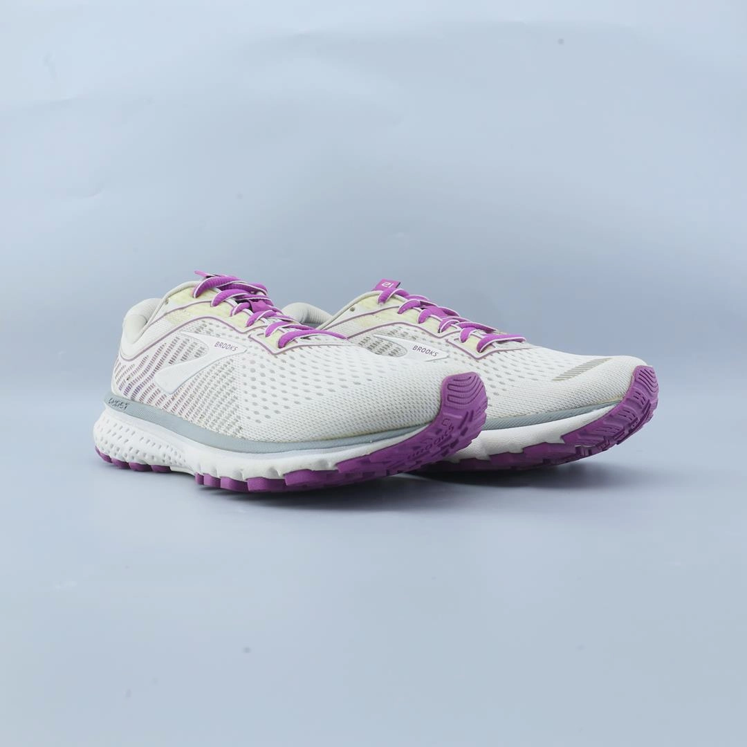 BROOKS GHOST 12 lightweight running shoe photos