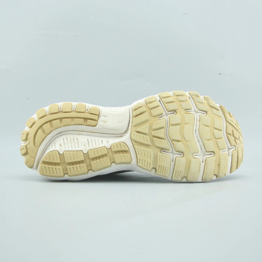 BROOKS GHOST 12 lightweight running shoe photos