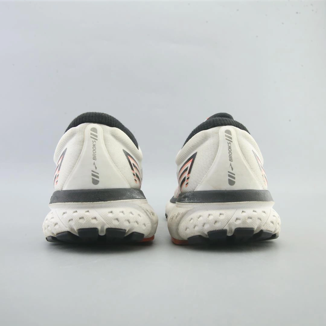 BROOKS GHOST 13 Brooks running shoe close-ups