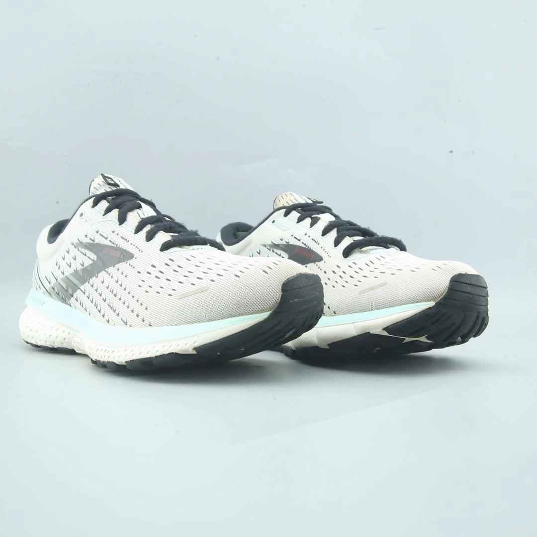 BROOKS GHOST 13 Brooks trainer design images