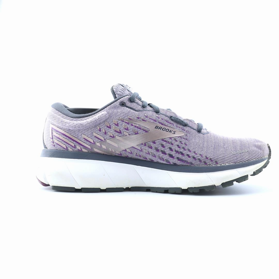BROOKS GHOST 13 performance running shoe visuals