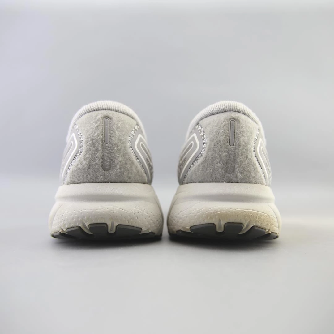 BROOKS GHOST 14 Brooks running shoe close-ups