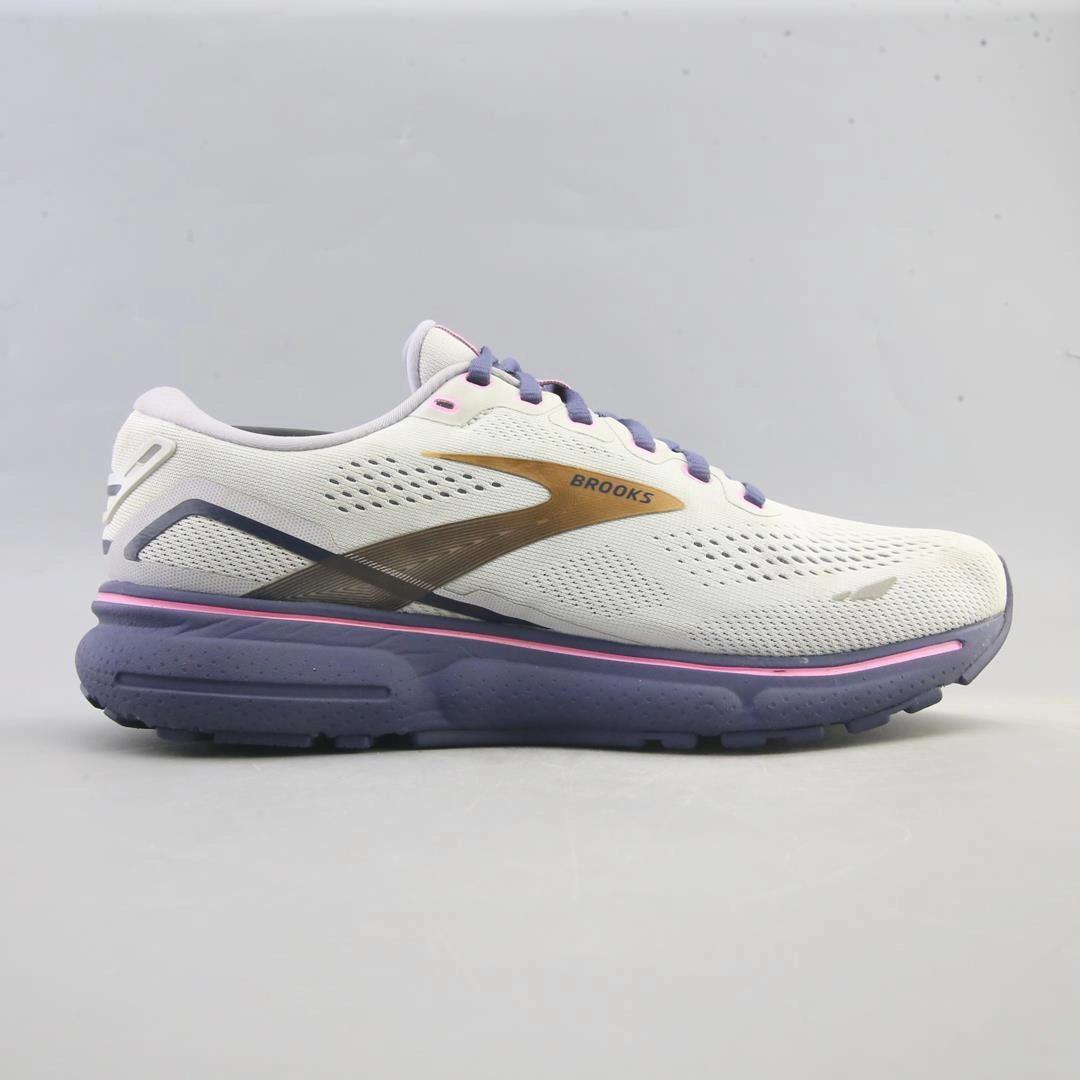 BROOKS GHOST 15 Brooks running footwear shots