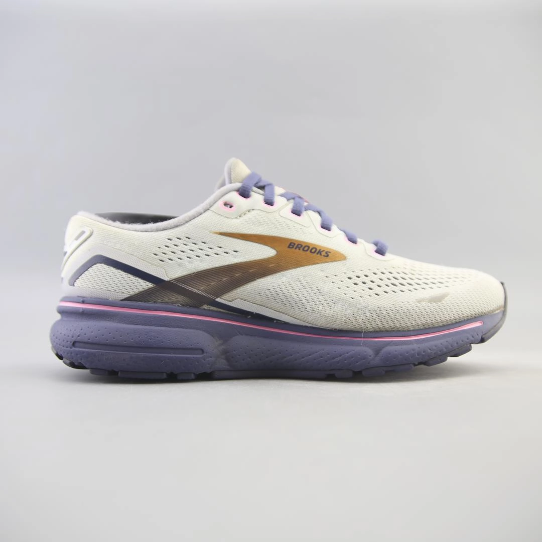 BROOKS GHOST 15 Brooks running footwear shots