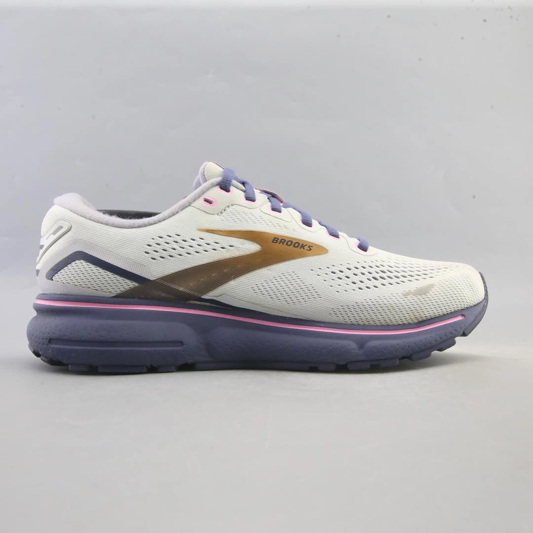 BROOKS GHOST 15 lightweight running shoe photos