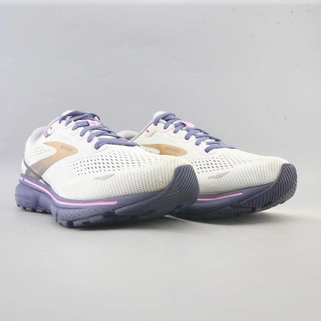 BROOKS GHOST 15 lightweight running shoe photos