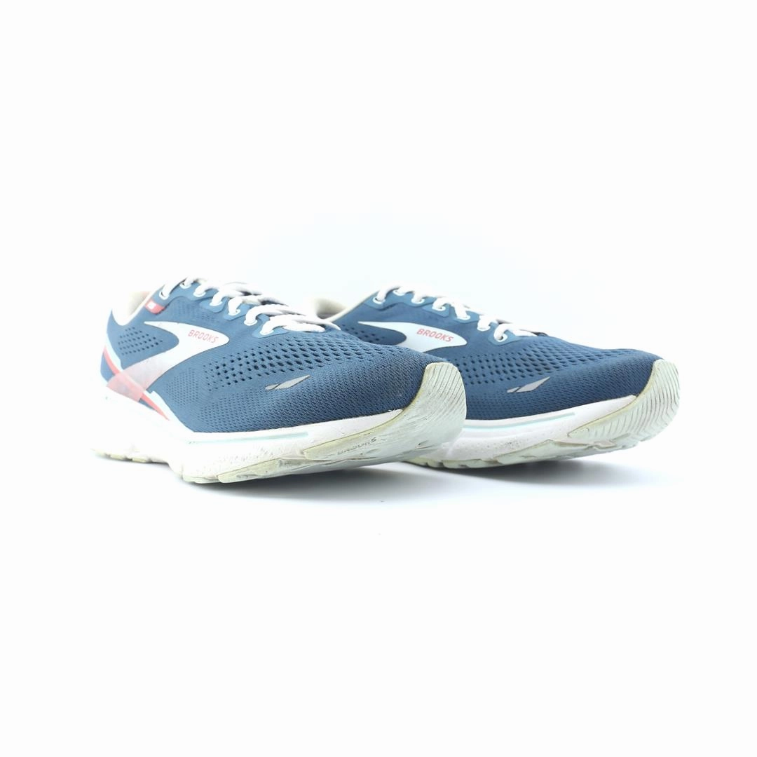 BROOKS GHOST 15 lightweight running shoe photos
