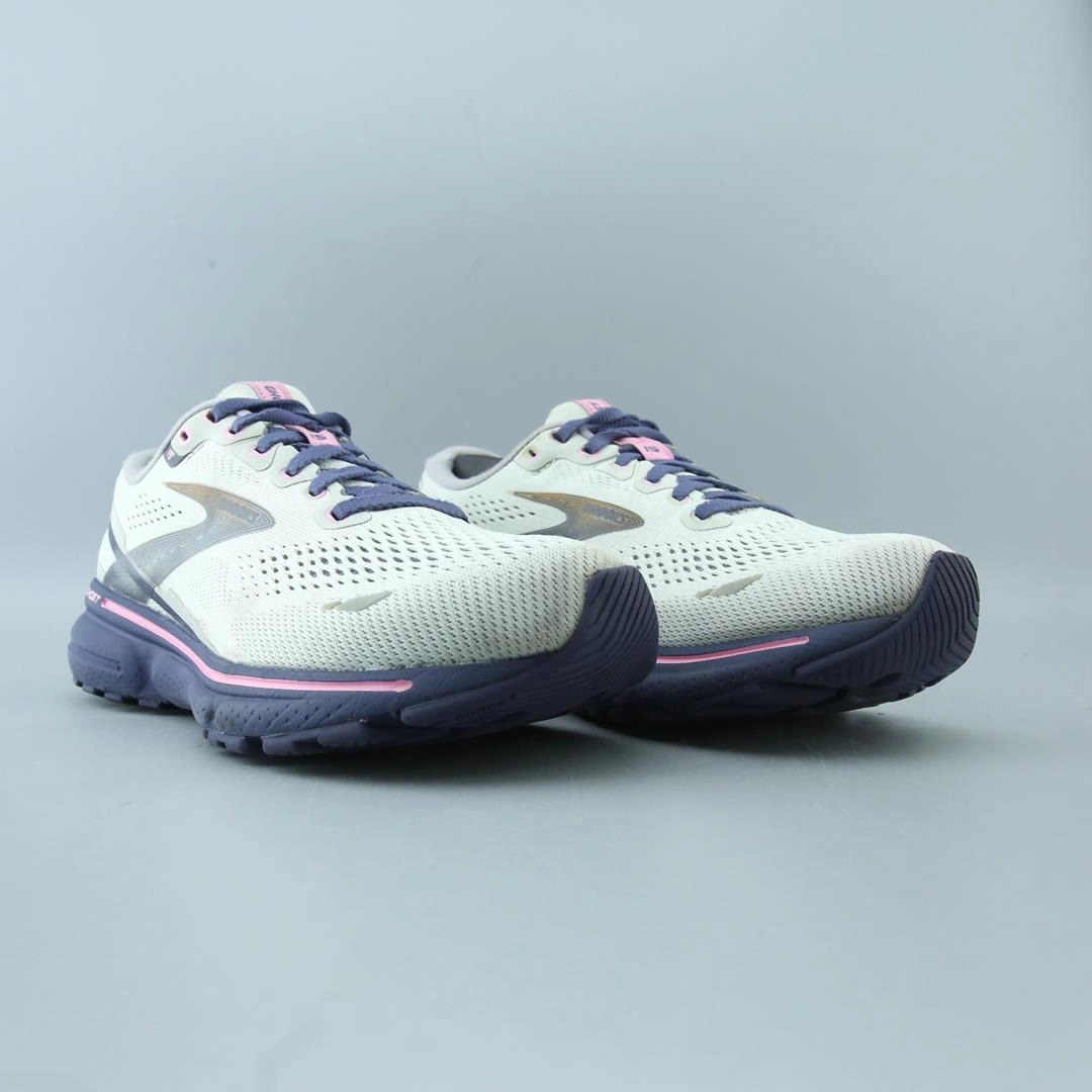 BROOKS GHOST 15 performance running shoe visuals