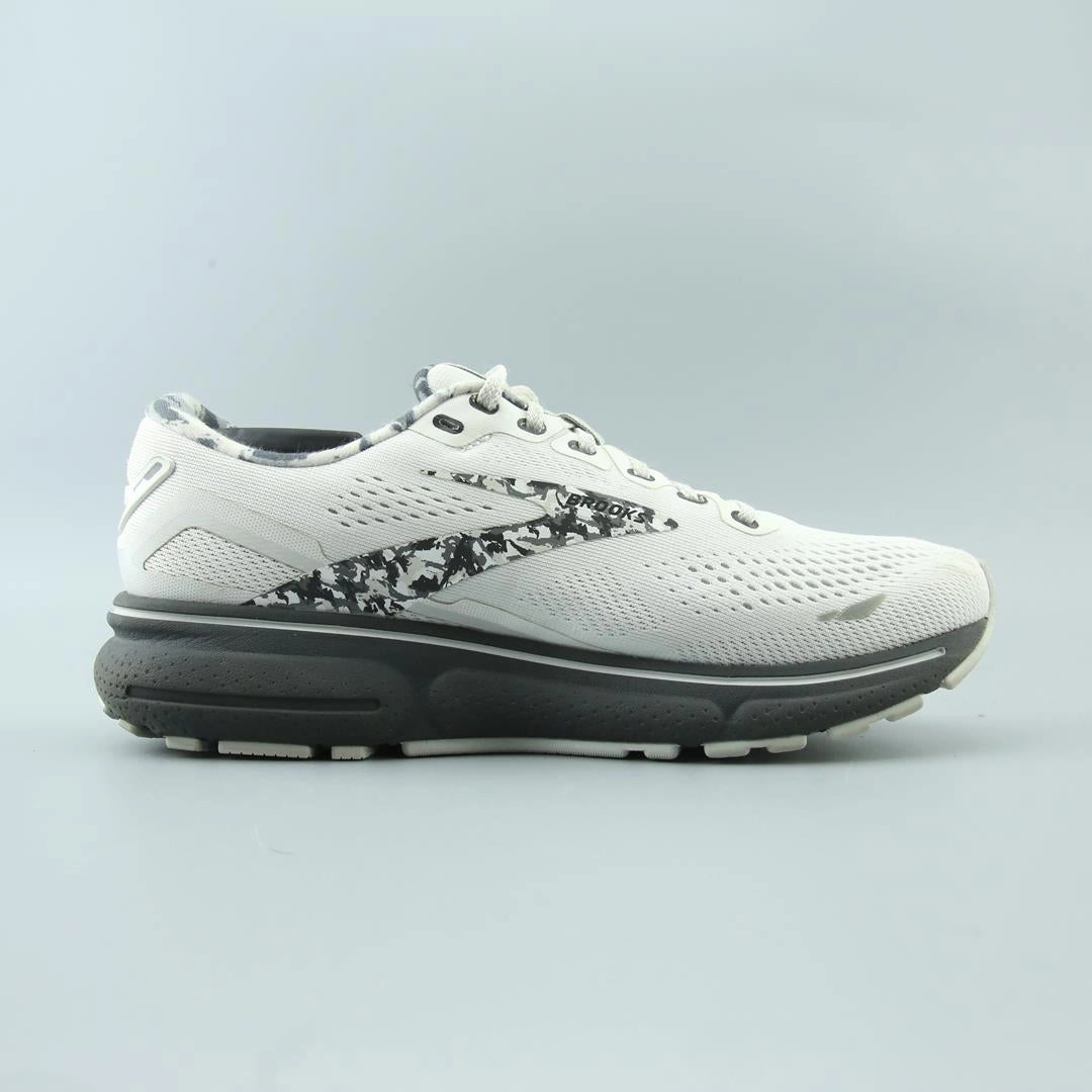 BROOKS GHOST 15 performance running shoe visuals