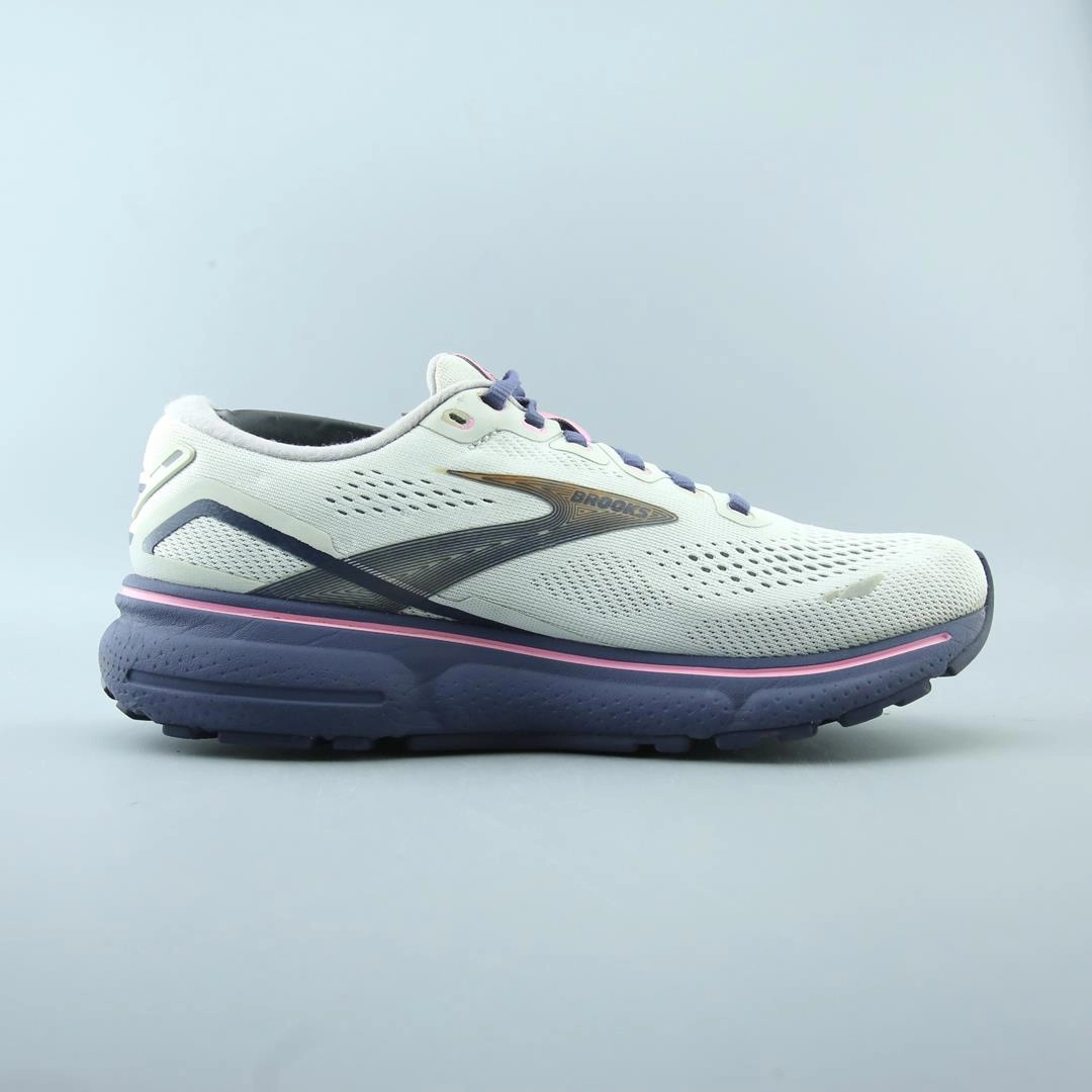 BROOKS GHOST 15 performance running shoe visuals