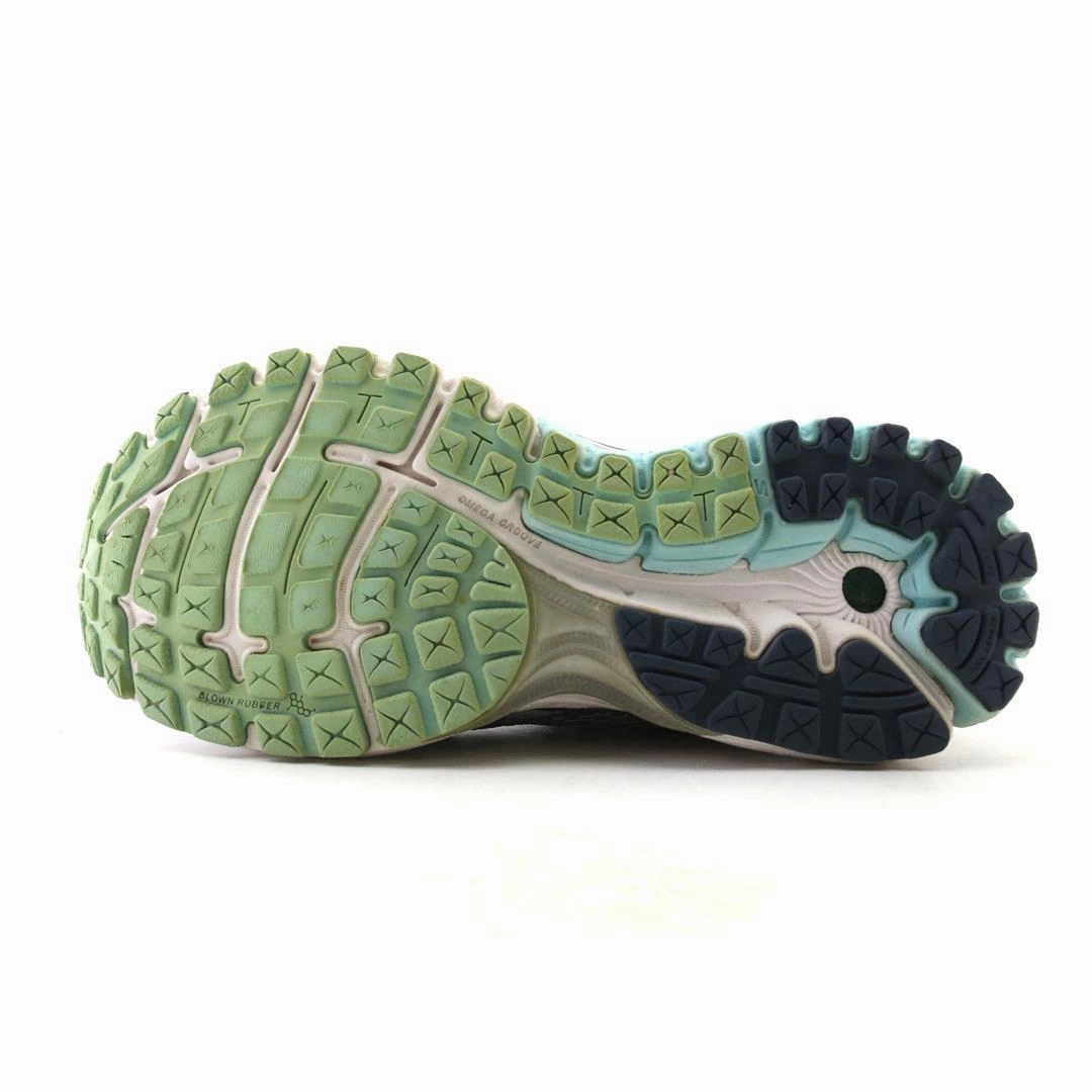 BROOKS GHOST 5 Brooks running footwear shots