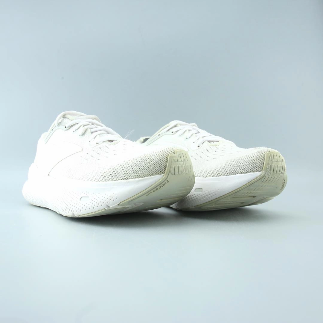 BROOKS GHOST MAX performance running shoe visuals