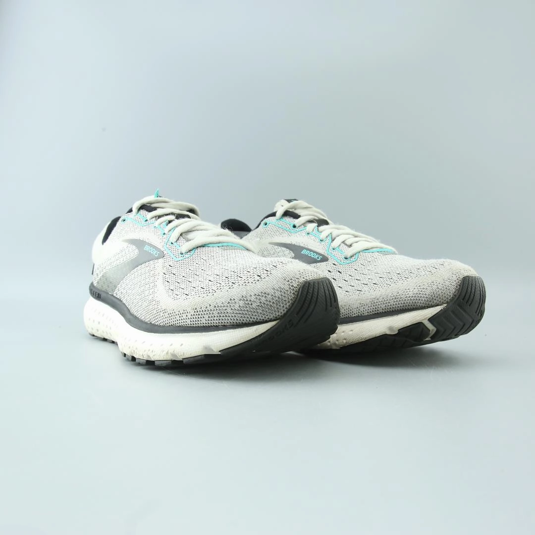BROOKS GLYCERIN 18 performance running shoe visuals