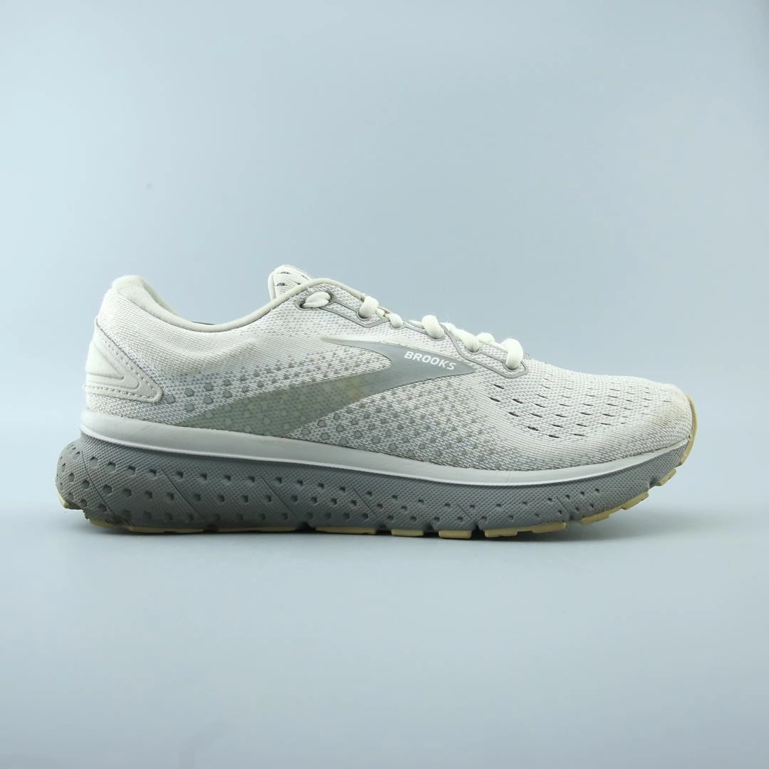BROOKS GLYCERIN 18 performance running shoe visuals