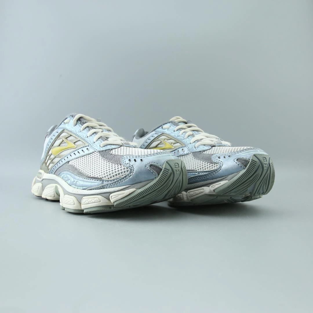 BROOKS GLYCERIN 8 performance running shoe visuals
