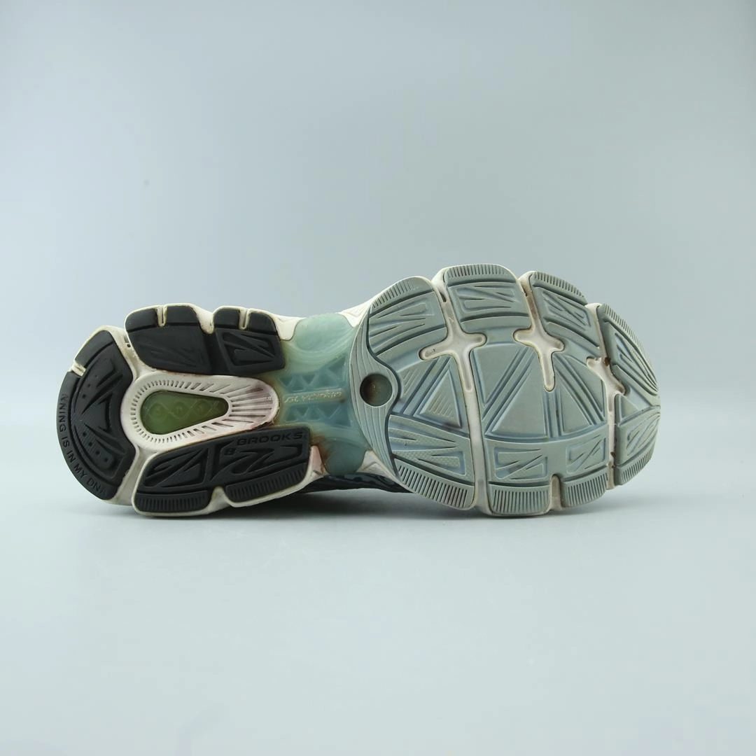 BROOKS GLYCERIN 8 performance running shoe visuals