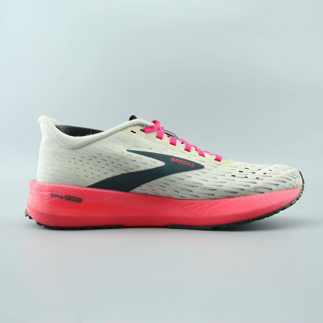 BROOKS HYPERION TEMPO 1 performance running shoe visuals