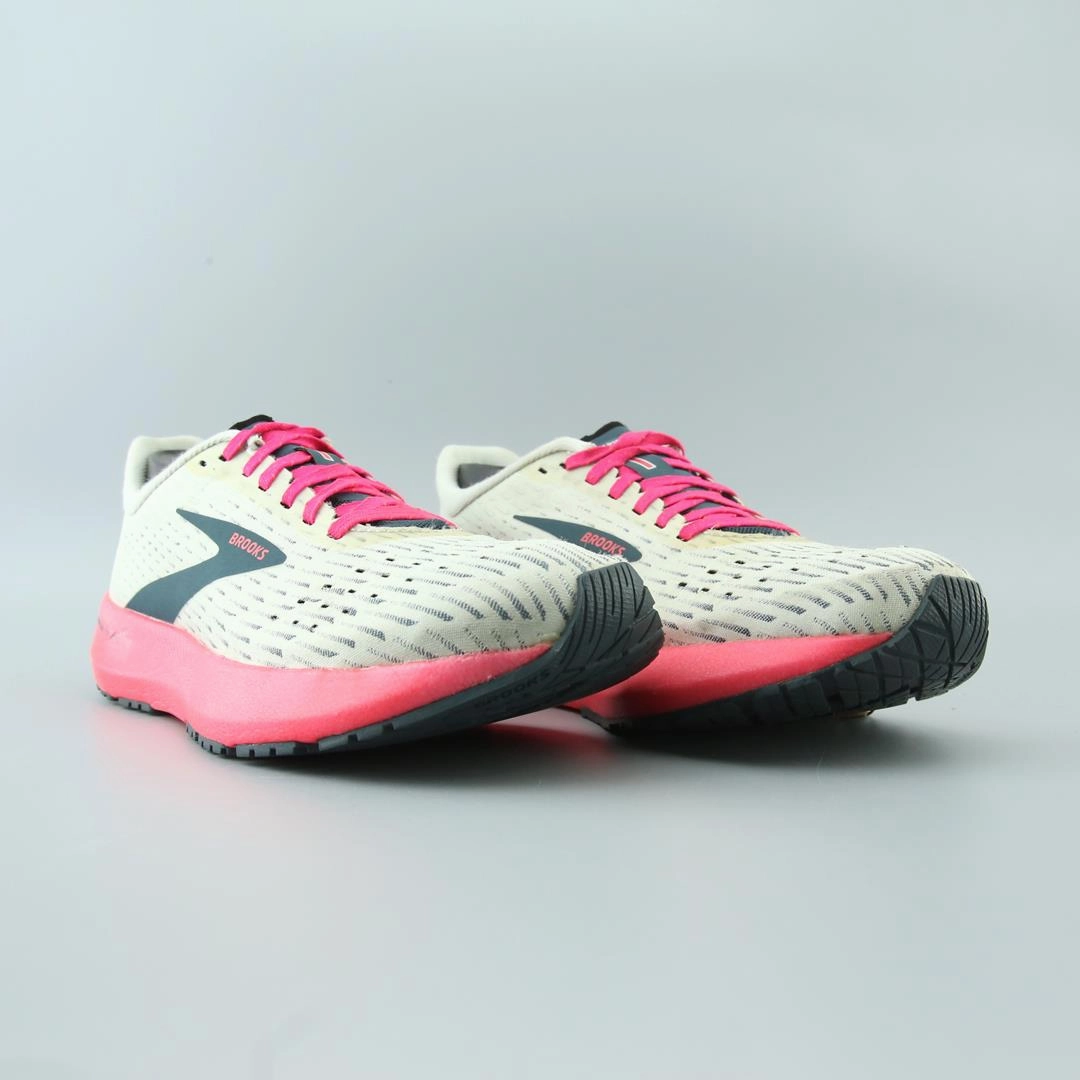 BROOKS HYPERION TEMPO 1 performance running shoe visuals