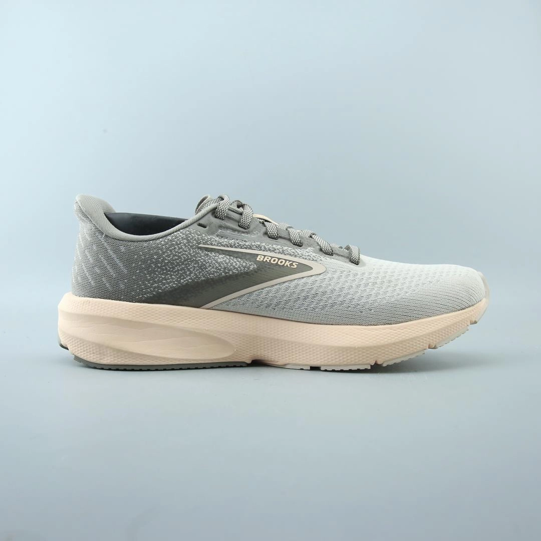 BROOKS LAUNCH 10 performance running shoe visuals