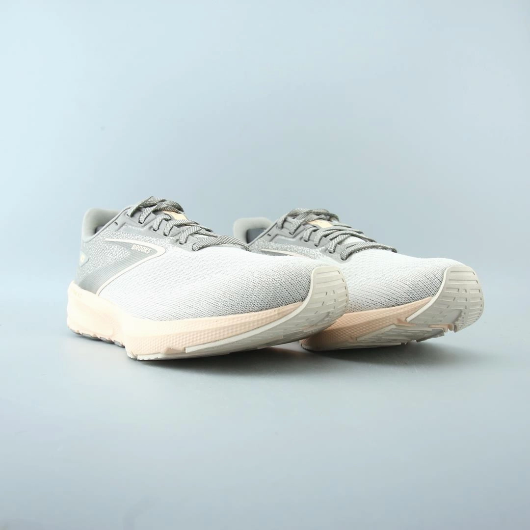 BROOKS LAUNCH 10 performance running shoe visuals